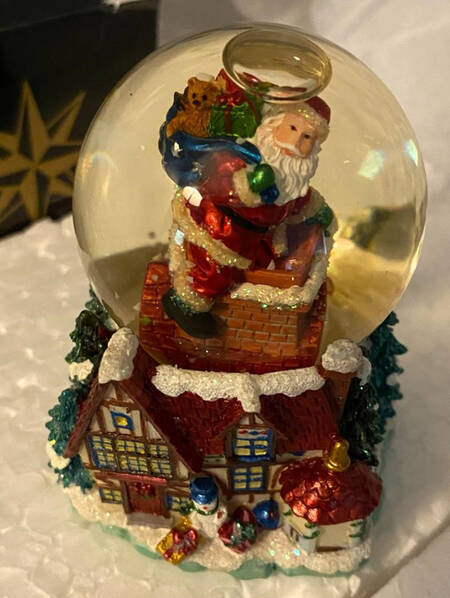 Snowglobes Midnight Visitor-Mini - Boxed