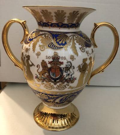 Royal Collection Royalty Giftware Buckingham Palace Vase-Golden Jubilee - Boxed