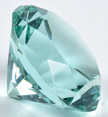Crystal Paperweights Diamond-Ice - Boxed