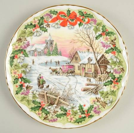 Royal Albert Christmas Coaching Inn - Boxed