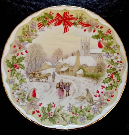 Royal Albert Christmas Gathering Winter Fuel - Boxed