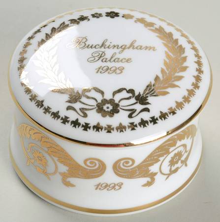 Buckingham Palace Annual Boxes by Royal Collection-England