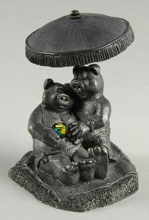 Pewter Figurines Pigs In Love On Beach - No Box
