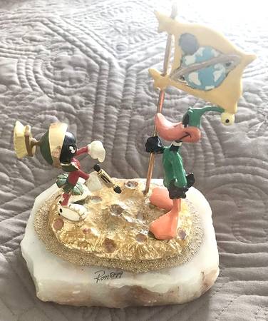 Looney Tunes Marvin & Daffy Space Scene - No Box