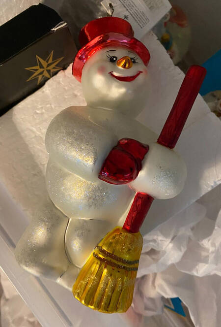 Snowmen with Broom Snowbuddy Sweeper - No Box