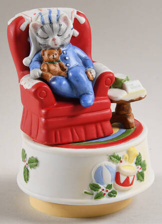 Kitty Cucumber For Santa - Music Box - Boxed