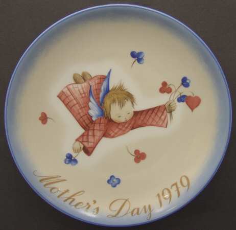Hummel Mothers Day Plate Cherub's Gift - Boxed