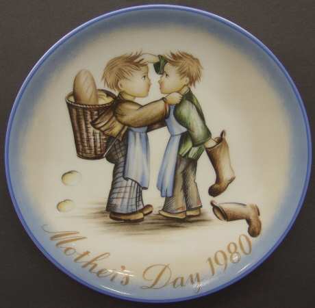 Hummel Mothers Day Plate Mother's Little Helper - Boxed