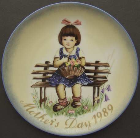 Hummel Mothers Day Plate Pretty As A Picture - Boxed