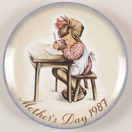 Hummel Mothers Day Plate Mother's Little Learner - With Box