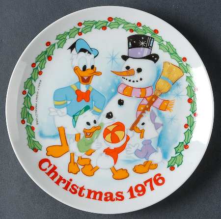 Disney Christmas Plate Building A Snowman - Boxed