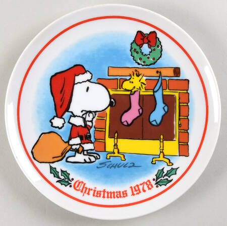 Peanuts Christmas Filling The Stocking - Boxed