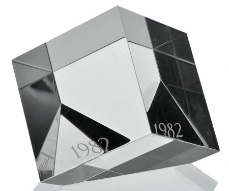 Steuben Figurines & Giftware Cube Paperweight-1982 - Nb818, No Box