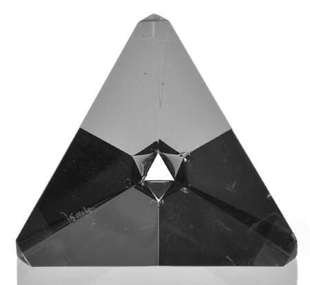 Steuben Figurines & Giftware Tetrahedron - Nb695, No Box