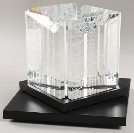 Steuben Figurines & Giftware Wall Street (Rotating Cube) - With Box