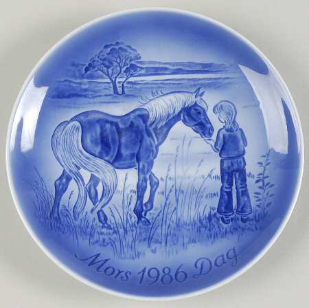 Mother's Day Plate Meeting On The Meadow - Boxed