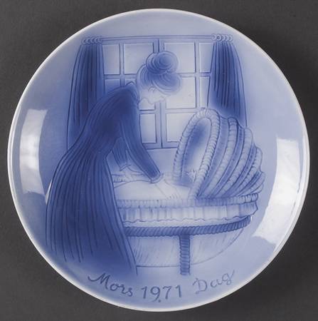 Mother's Day Plate Mother's Love - Boxed
