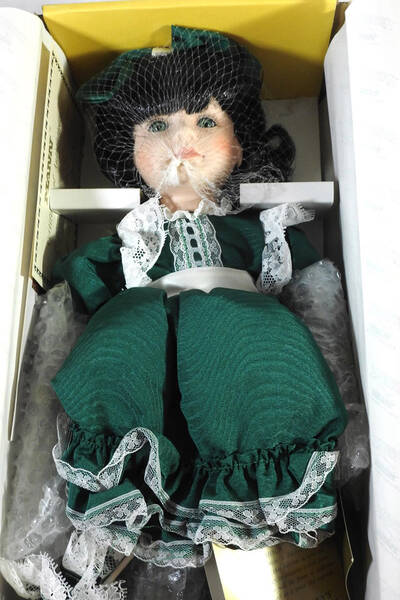 Connoisseur Doll Collection Gloria-Am-100g - With Box