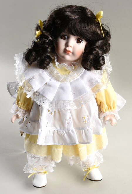 Connoisseur Doll Collection Girl In Yellow Dress-Musical - With Box Bx804