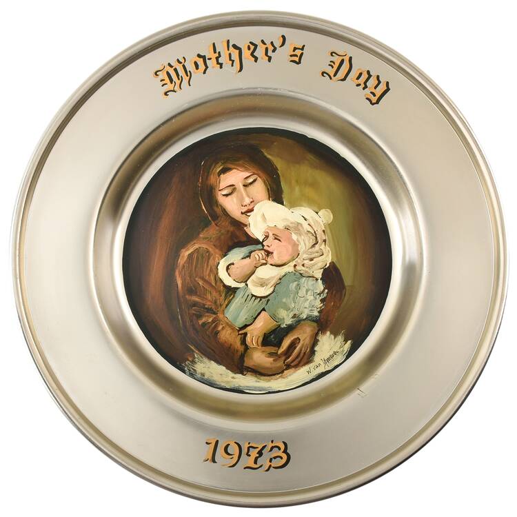 Christmas Plates Christmas 1973 - No Box