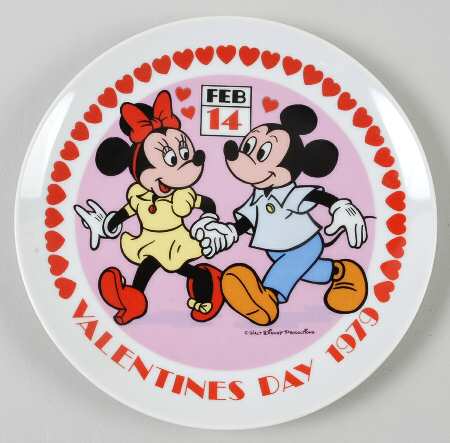 Valentines Plate-Disney Hands And Hearts-Mickey And Minnie - With Box