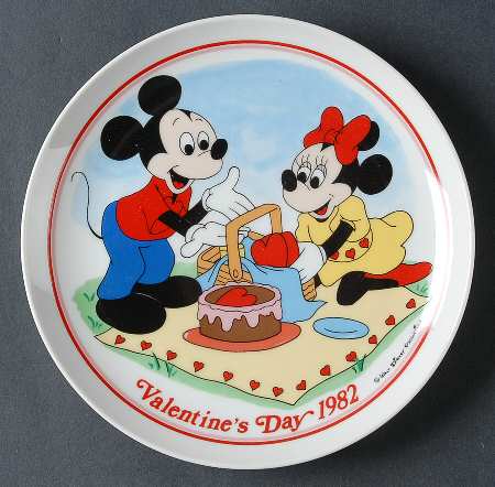 Valentines Plate-Disney Picnic For Two-Mickey And Minnie - Boxed