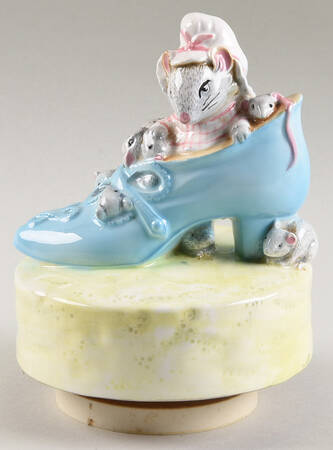 Beatrix Potter-Music Box Old Woman Who Lived In A Shoe - Boxed