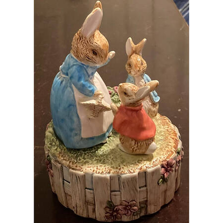 Beatrix Potter-Music Box Mrs Rabbit & Bunnies - Boxed
