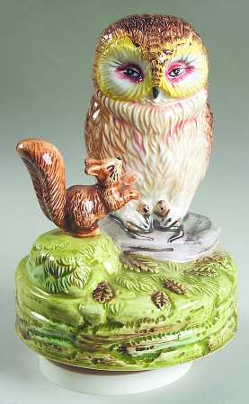 Beatrix Potter-Music Box Squirrel Nutkin & Old Mr Owl - Boxed
