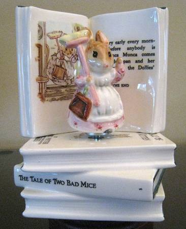 Beatrix Potter-Music Box Hunca Munca-Mouse On Books - Boxed