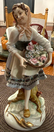 Sadek Figurines Girl With A Basket Of Flowers - No Box 67a
