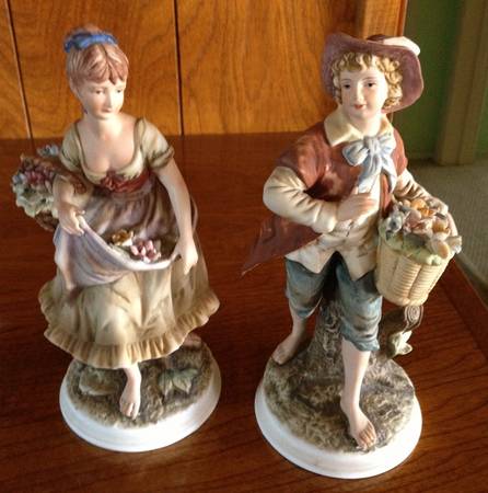 Sadek Figurines Boy & Girl Pair - No Box