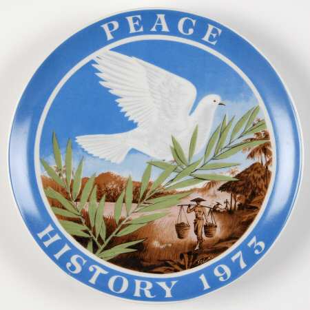 Historical Events Peace In Vietnam - Boxed
