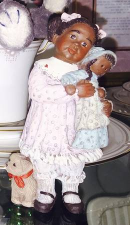 Sarah's Attic Figurines Hugs - Boxed