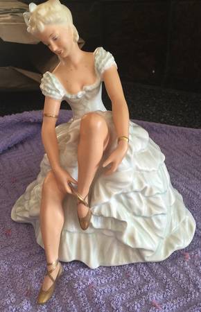 Schaubach Kunst Figurines Ballerina Adjusting Shoe - No Box