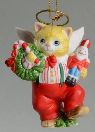 Kitty Cucumber J P Buster With Wreath - No Box