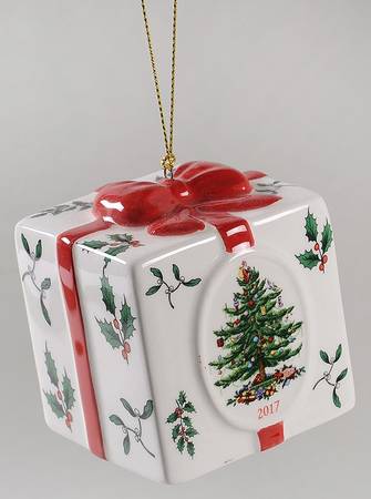 Annual Gift Box-Christmas Tree 2017 Holiday Gift Box - With Box Bx2017