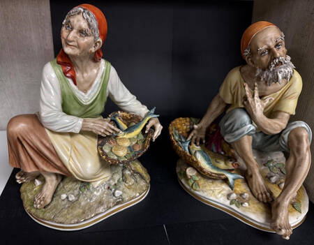 Figurines Old Lady With Fish - No Box