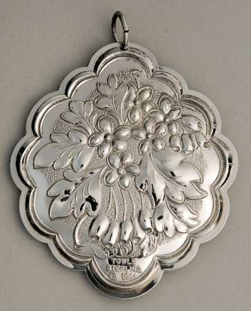 Flowers of Christmas Medallion Hawthorn - Boxed