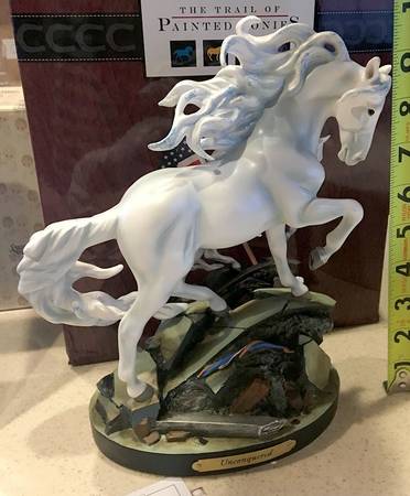Trail of Painted Ponies Unconquered - Boxed