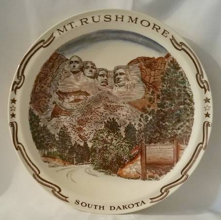 Vernon Kilns Plate Mount Rushmore-Multicolor - No Box-South Dakota Motif 1