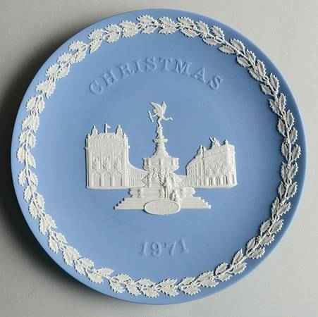 Jasperware Christmas Plate Piccadilly Circus - Boxed