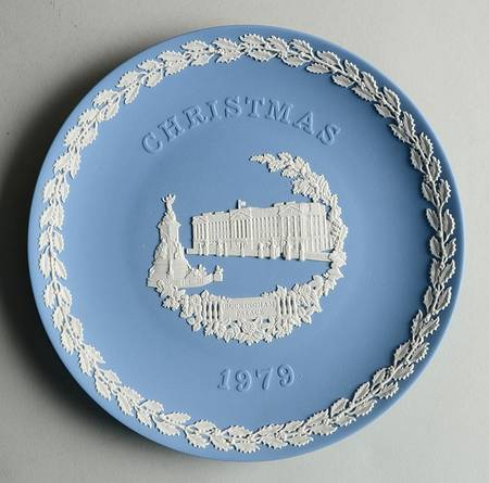 Jasperware Christmas Plate Buckingham Palace - Boxed