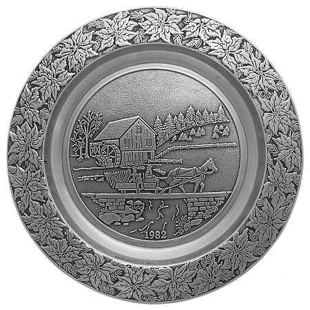 Wilton Armetale Christmas Plate Bringing Home The Tree-Poinsettia - Boxed
