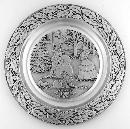 Wilton Armetale Christmas Plate Building A Snowman-Holly - Boxed