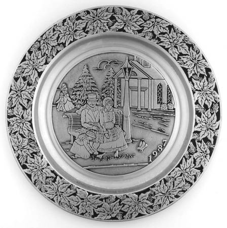 Wilton Armetale Christmas Plate Feeding The Birds-Poinsettias - Boxed