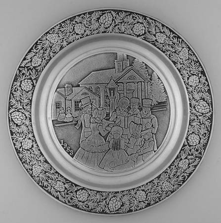 Wilton Armetale Christmas Plate Carolers-Pinecones - Boxed