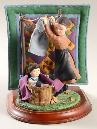 Amish Heritage Taking Down The Clothes-Sally & Jonas - With Box