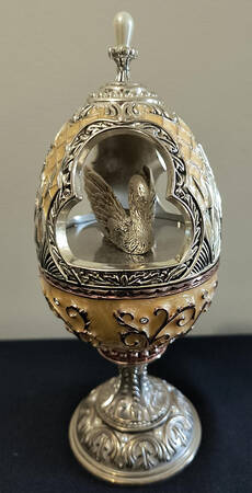 Wallace Silver Giftware Swan Egg-Wind Beneath My Wings - Boxed