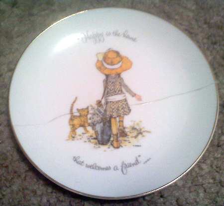 Holly Hobbie Plate Happy Is The Home That Welcome A Friend - No Box